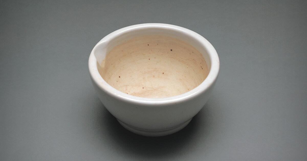 制作出POLA首款乳霜的乳钵