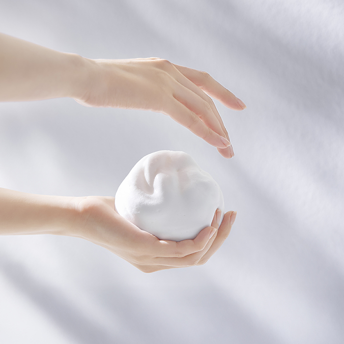 宝丽碧艾净透亮采洁面膏