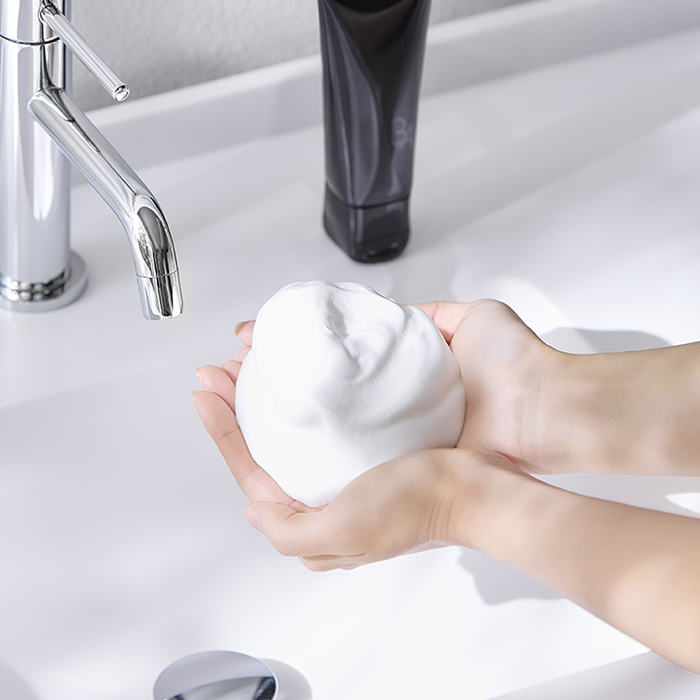 宝丽碧艾净透亮采洁面膏